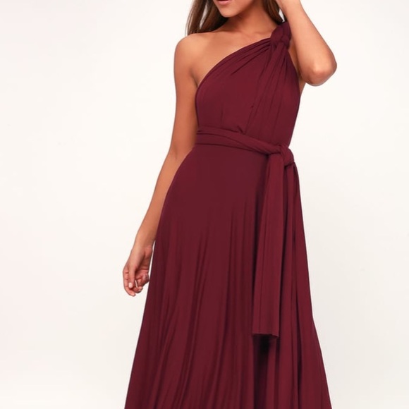 LULU’S Tricks of the Trade Maxi Dress! - Picture 4 of 8